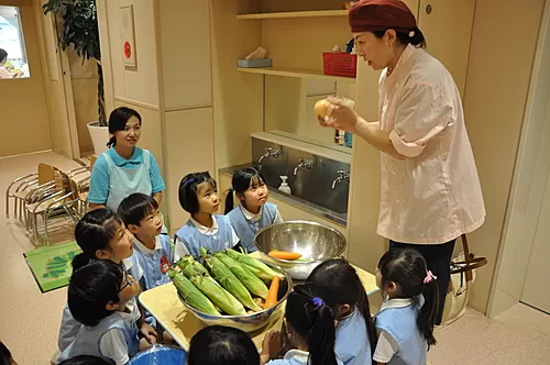 Mobile 06 %e3%81%8a%e6%b3%8a%e3%81%be%e3%82%8a%e4%bf%9d%e8%82%b2%e9%a3%9f%e8%82%b2 